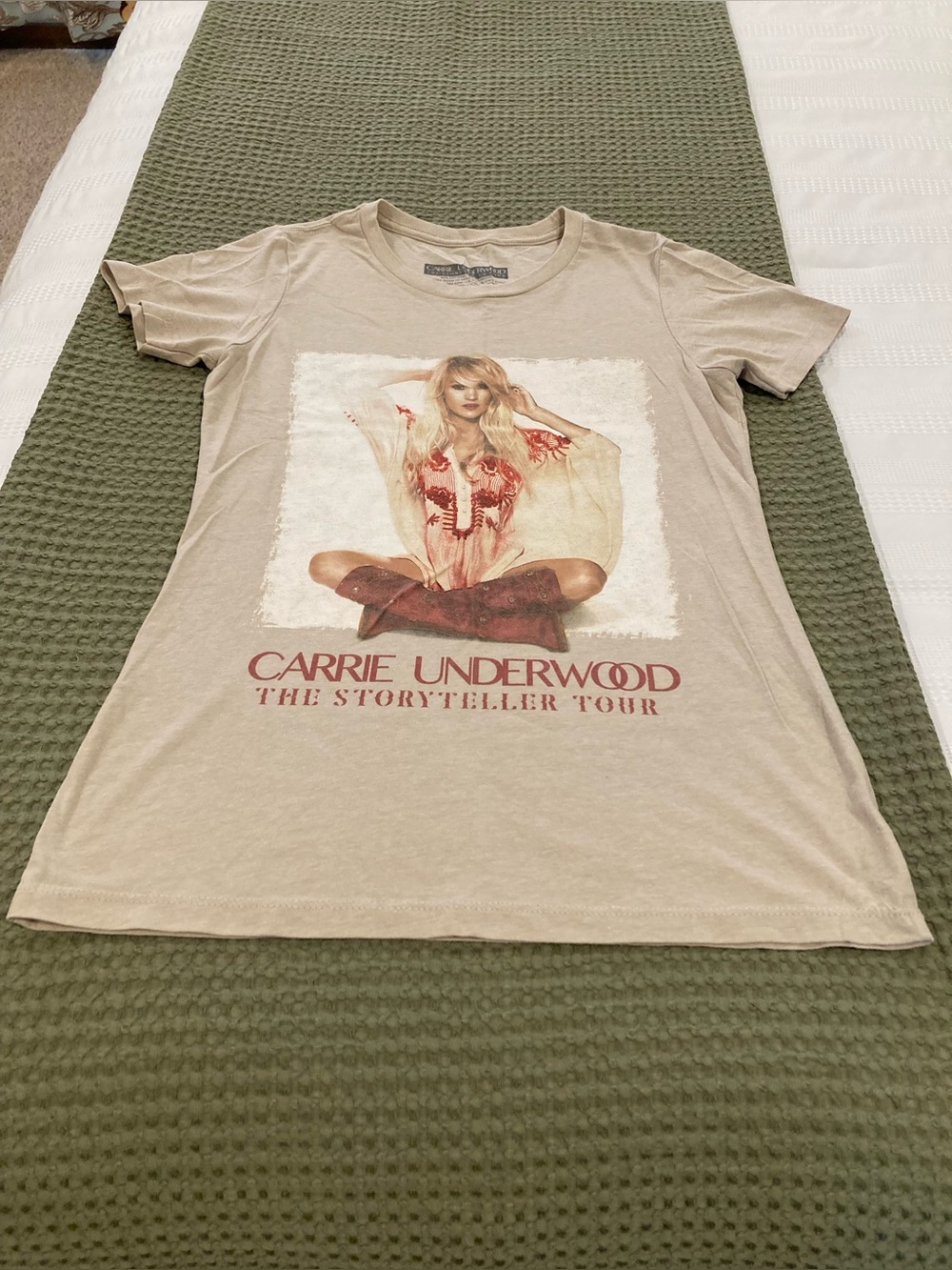 Official Carrie Underwood The Storyteller Tour concert shirt beige red white m